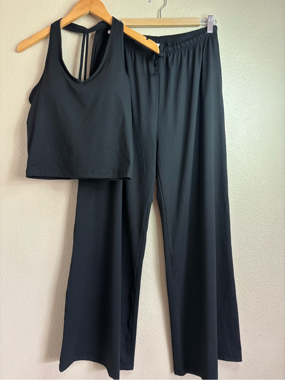 Black Two-Piece Lounge Set - Tank & Wide-Leg Pants size L